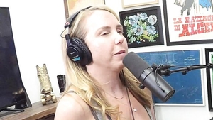 Порнозвезда Анна Энджел находит непреодолимым жестко пахать