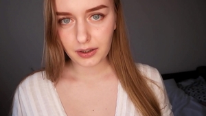 Jeune amatrice humide en Pov séduit.