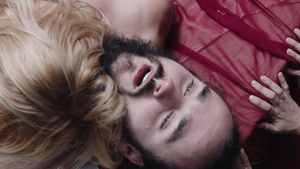 Erika De Leija accanto a Kali Sudhra scopata alla pecorina.