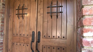 Заставляет своего супруга Смотреть, как эта красотка трахается черным пенисом.