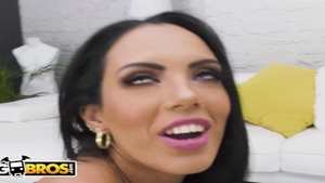 У идеальной Катрины Морено есть пристрастие к грубому траху.