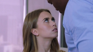 Blacked - Брюнетка Джил Кассиди получает удовольствие от большого черного члена (BBC)