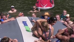 Spring Break Life: Baise baveuse accompagnée d’amateurine