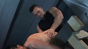 Viúva Andy Moon sente a necessidade de chupar pau.