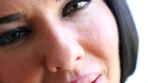 Brünette Veronica Avluv hartes Sperma im Mund auf Deutsch