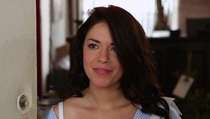 Lust Cinema: Брюнетка Pейдж Турнах наклоняется вперед