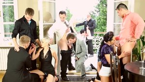 Sexe en groupe avec une femme mûre.
