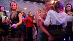 Party Hardcore - Gruppensex im Club