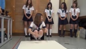 Asiatische Amateurin genießt Pussysex wirklich sehr