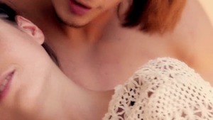 Fuck duro con una mora dai capelli lunghi